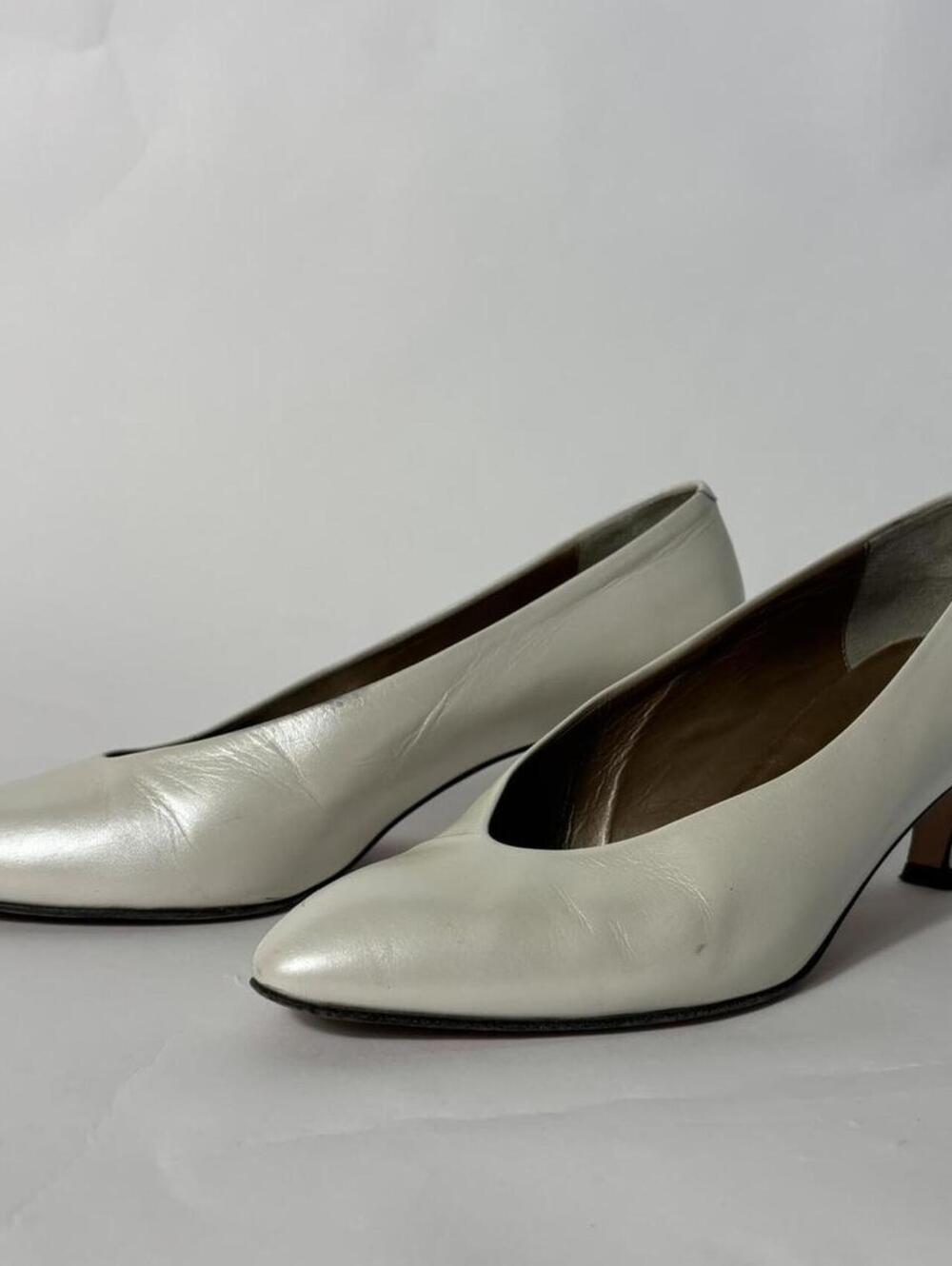 90s AMALFI ITALIAN WHITE KITTEN HEEL 6.5